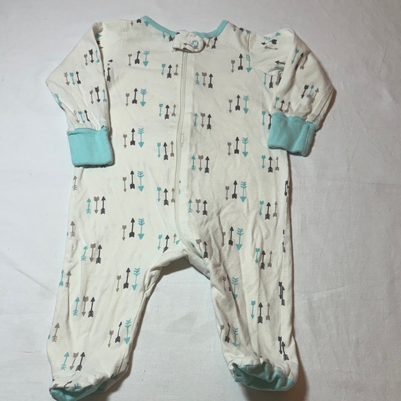 Gerber - Cream and Blue Arrow Print Newborn baby Footie Sleeper - Picture 2 of 4